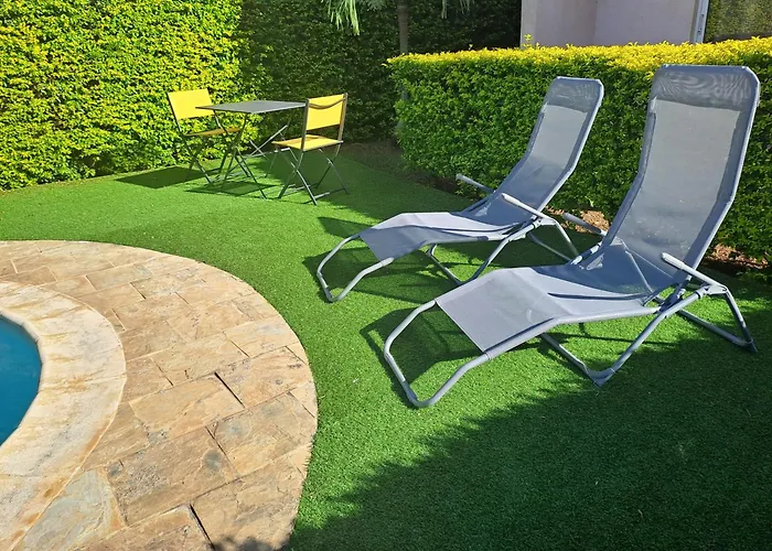 Appartement Paisible Avec Jardin & Piscine